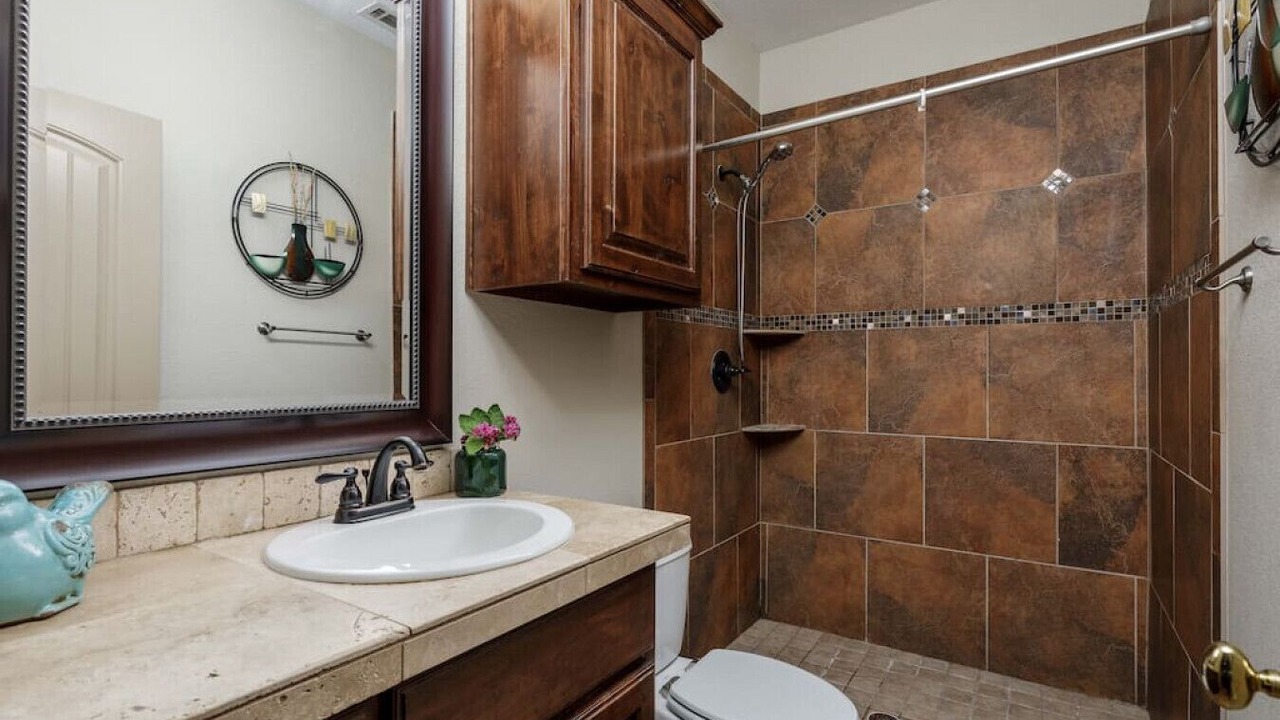 Photo of Bathroom in River Oaks