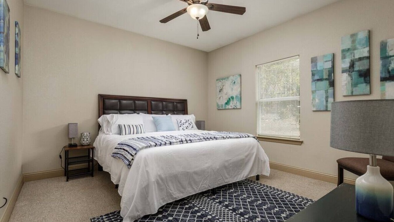 Photo of Bedroom in River Oaks