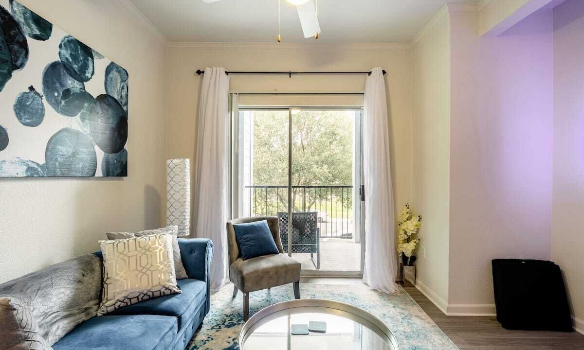 Photo of Livingroom in East Riverside - Oltorf