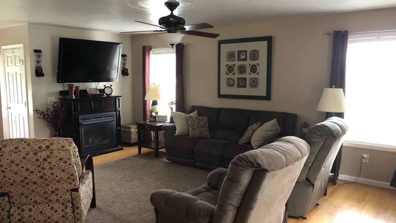 Photo of Livingroom in Town of Augusta