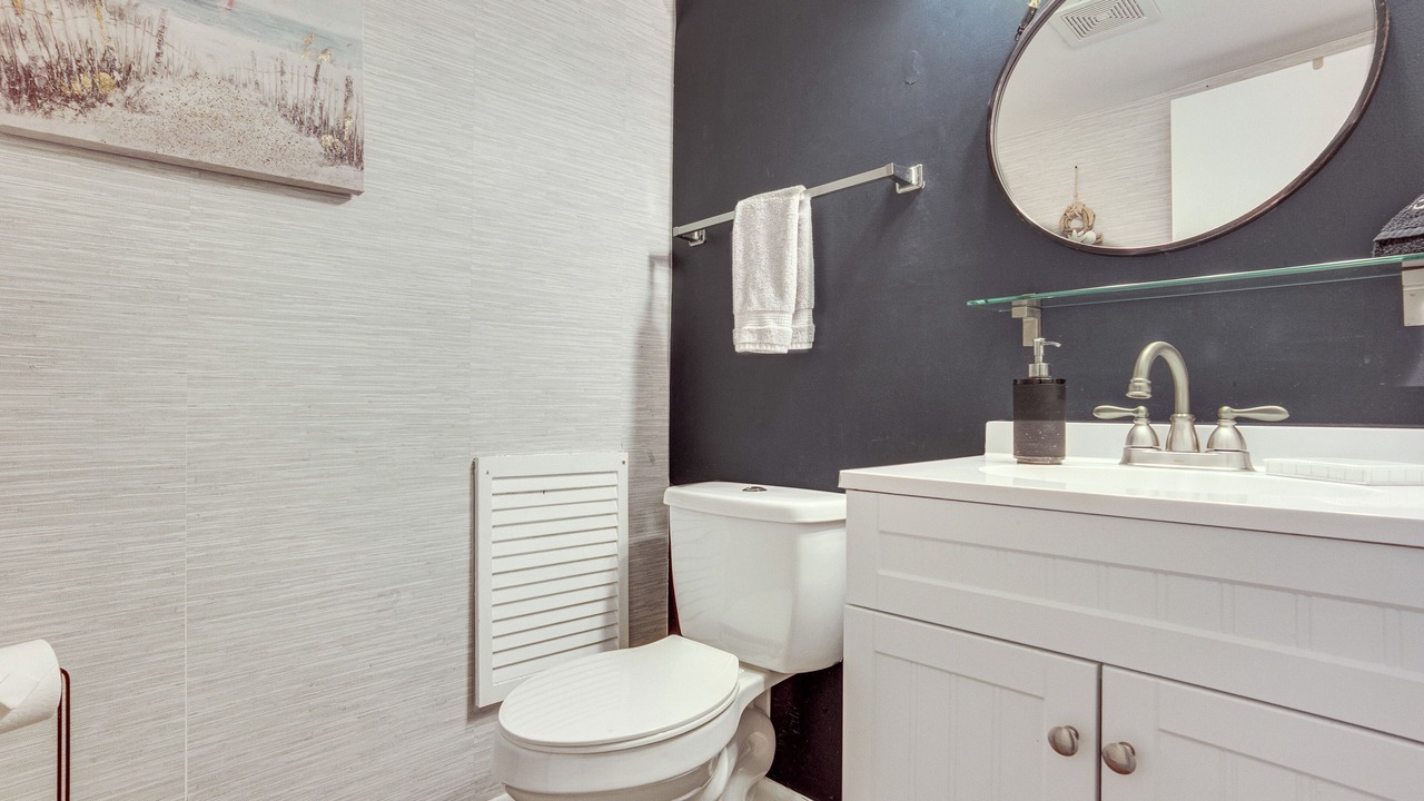 Photo of Bathroom in Oceanmarsh Subdivision