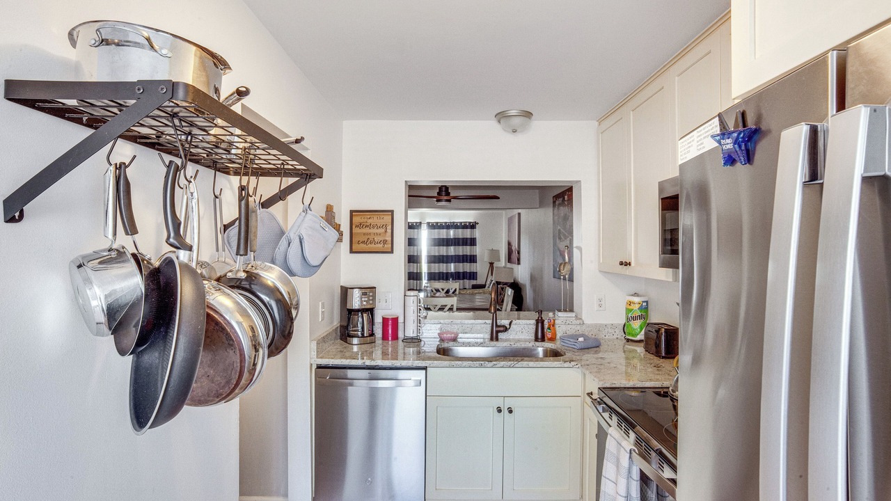 Photo of Kitchen in Oceanmarsh Subdivision