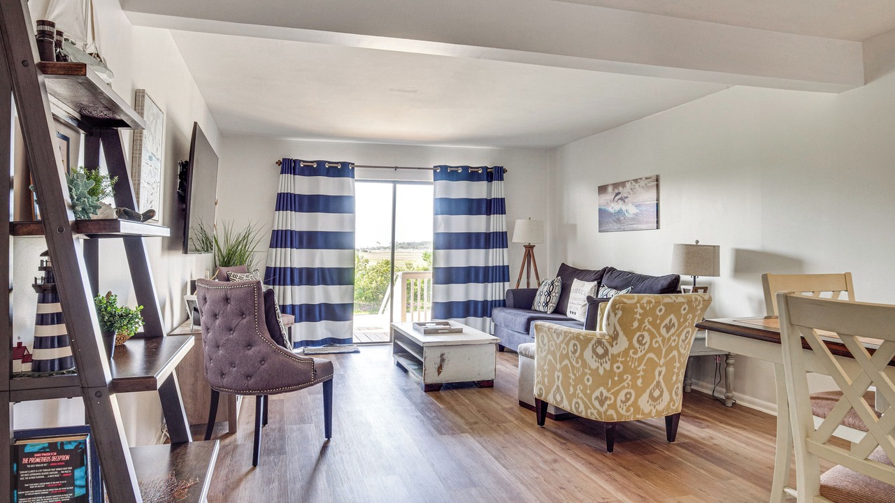 Photo of Livingroom in Oceanmarsh Subdivision