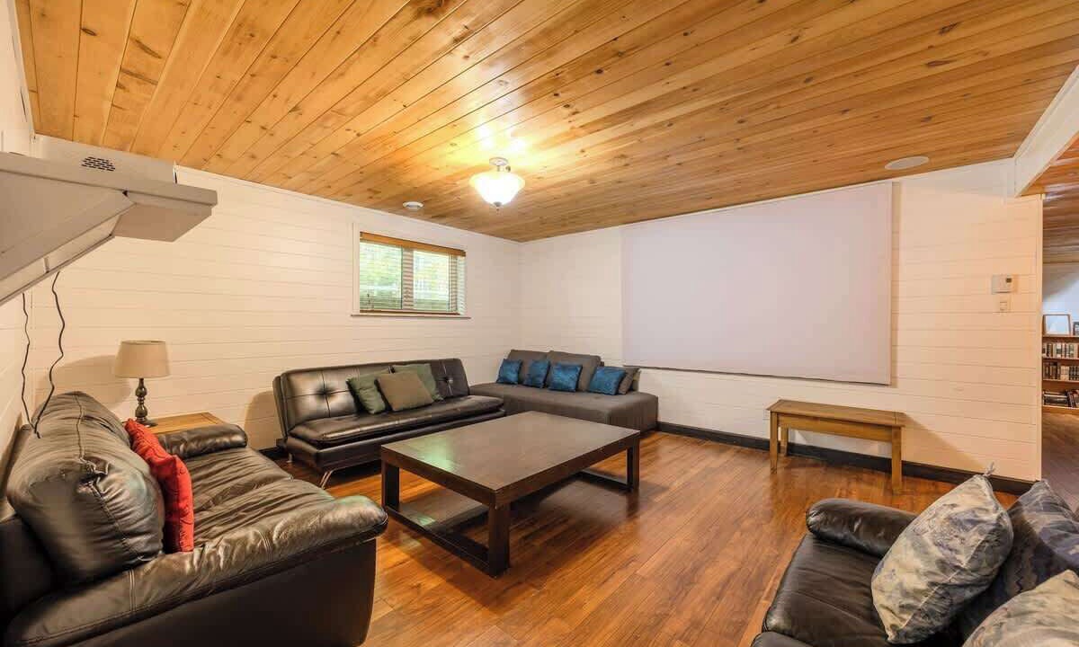 Photo of Livingroom in Petite-Riviere-Saint-Francois