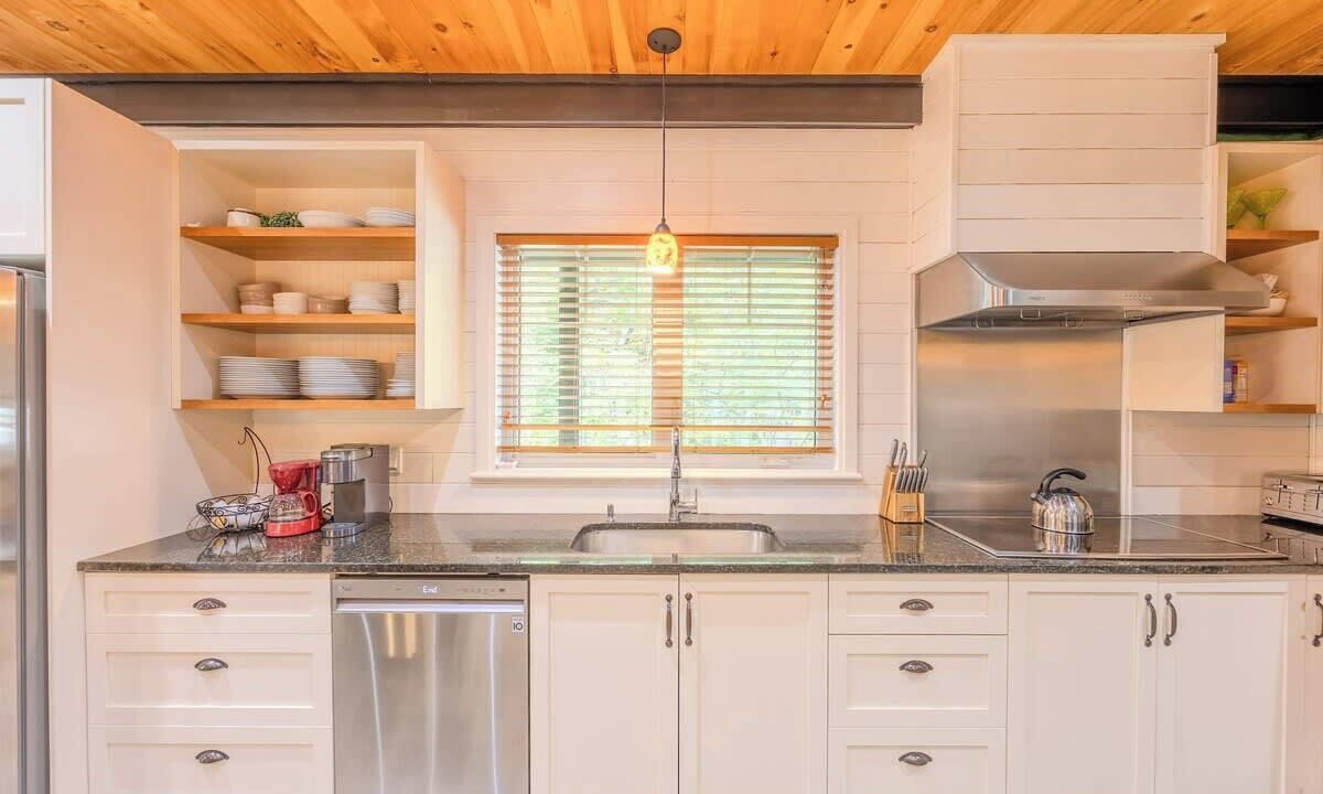 Photo of Kitchen in Petite-Riviere-Saint-Francois