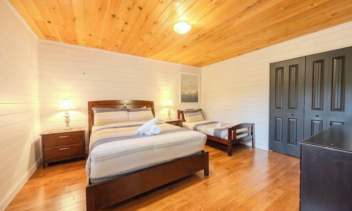 Photo of Bedroom in Petite-Riviere-Saint-Francois