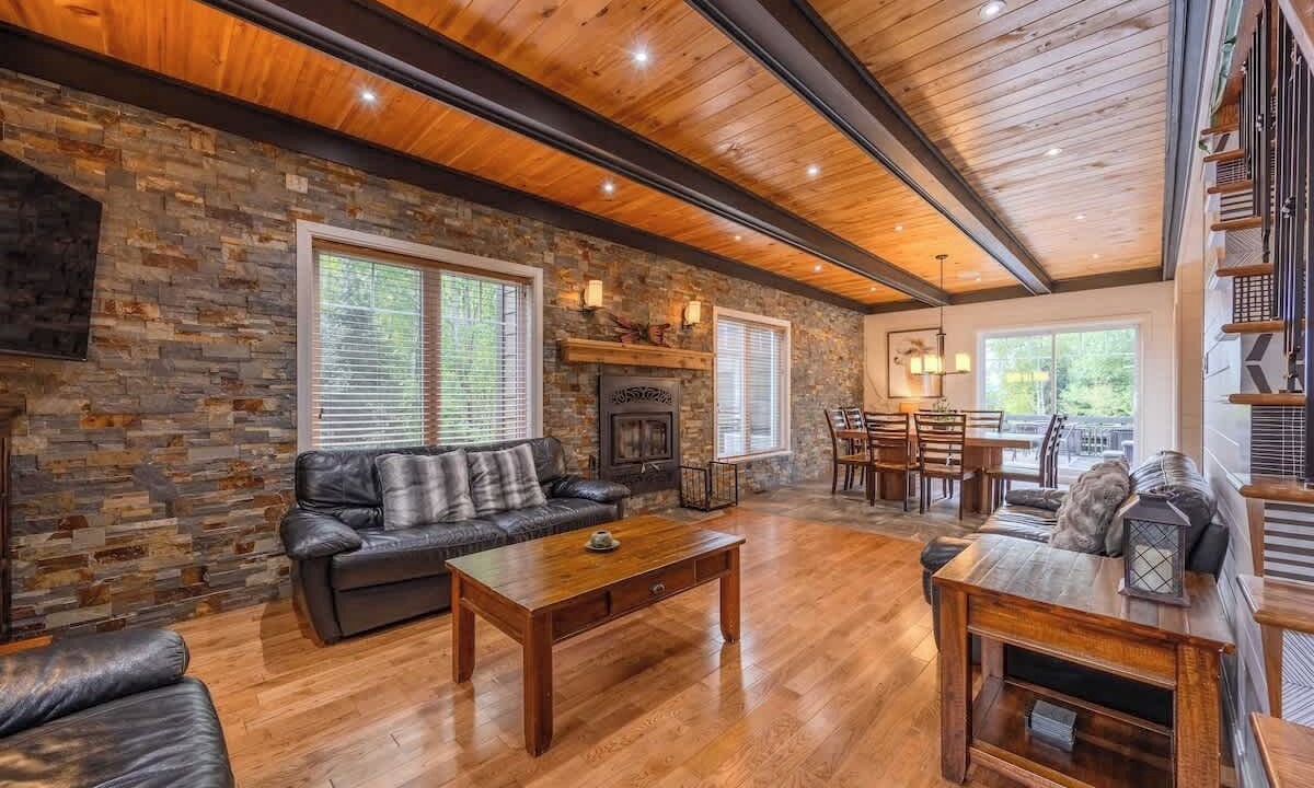 Photo of Livingroom in Petite-Riviere-Saint-Francois