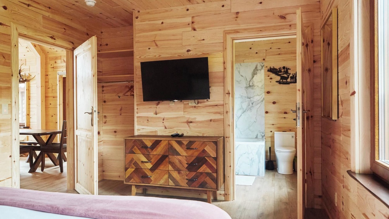 Photo of Bedroom in Long Lake