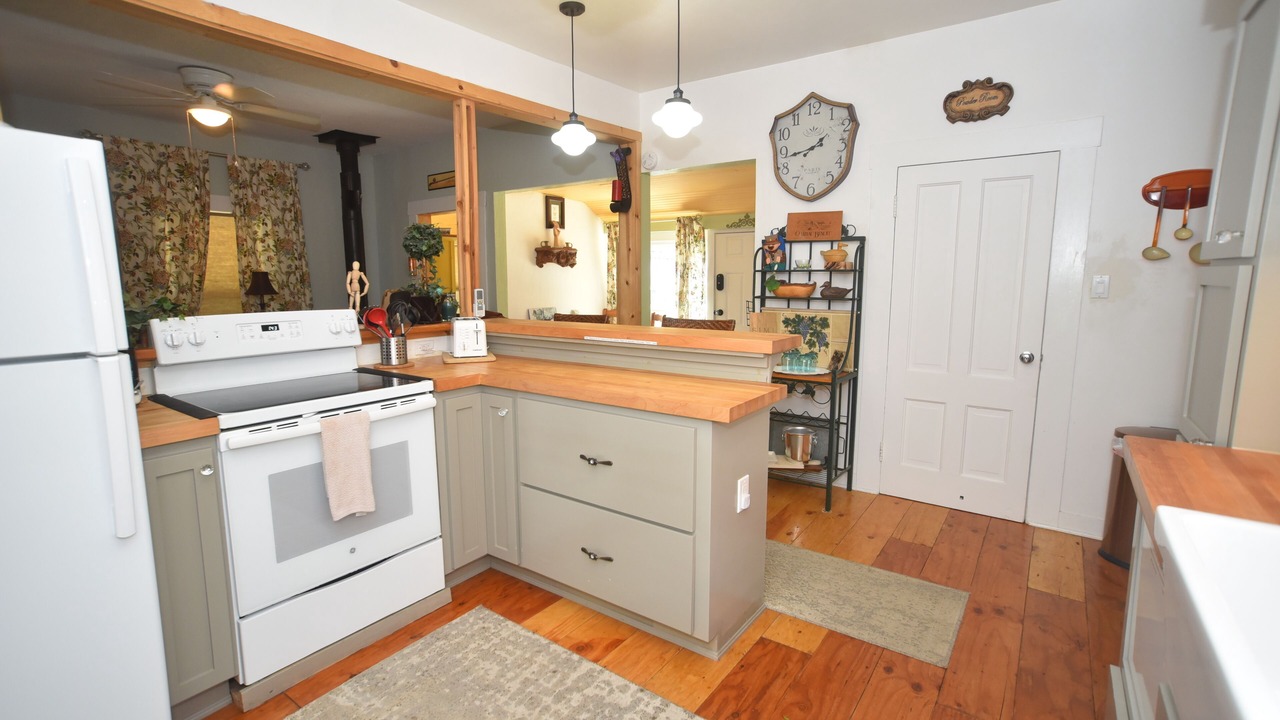 Photo of Kitchen in Dunsmuir
