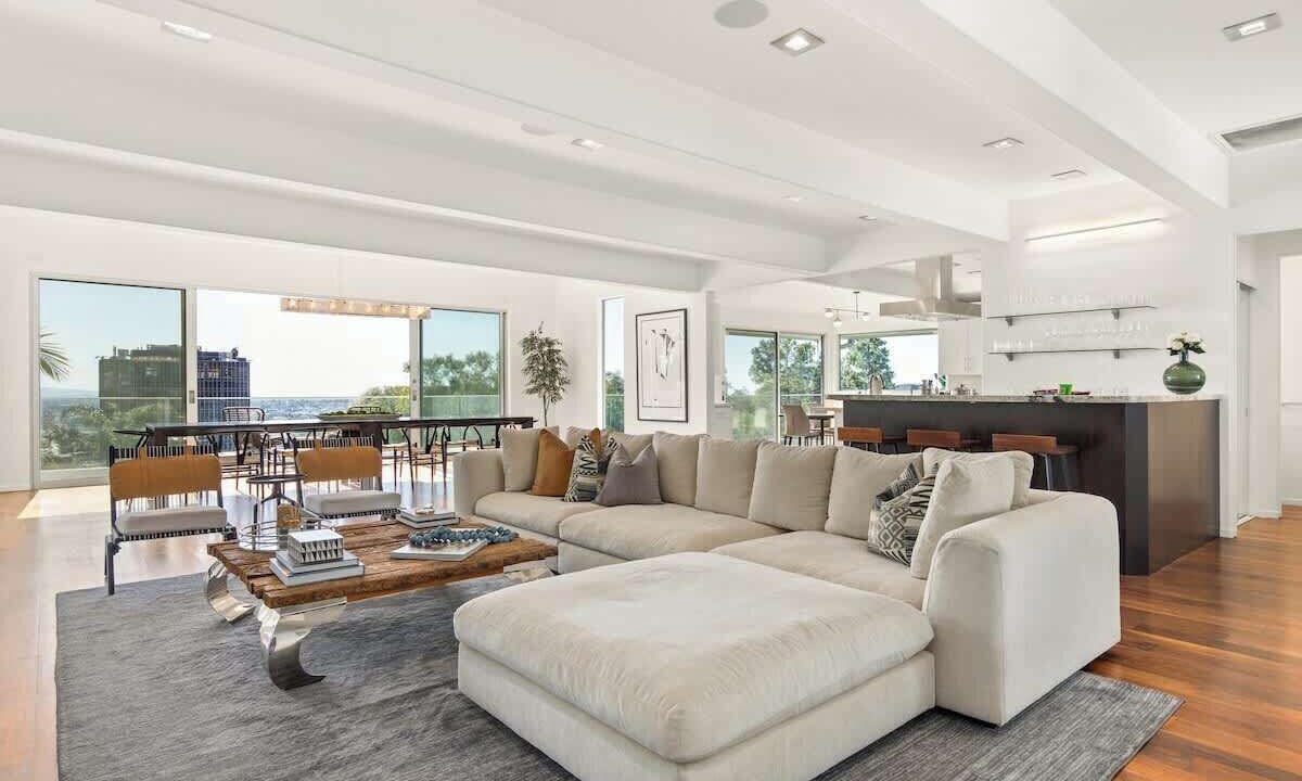 Photo of Livingroom in Hollywood Hills West