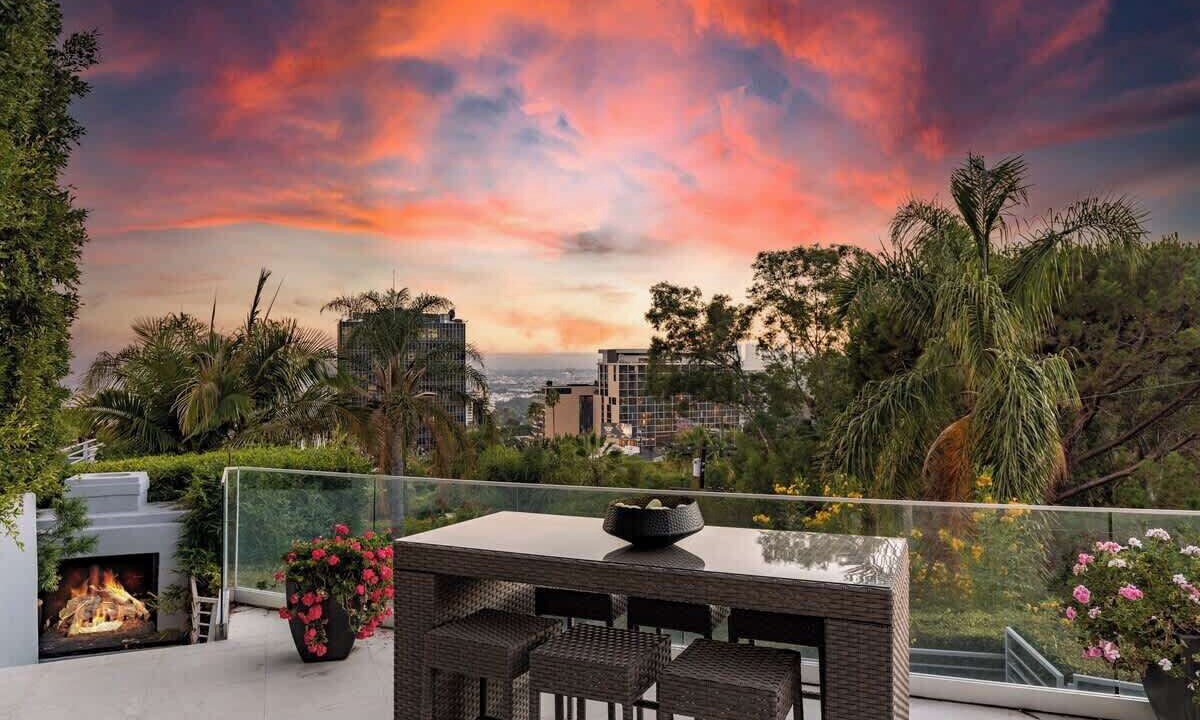 Photo of Others in Hollywood Hills West
