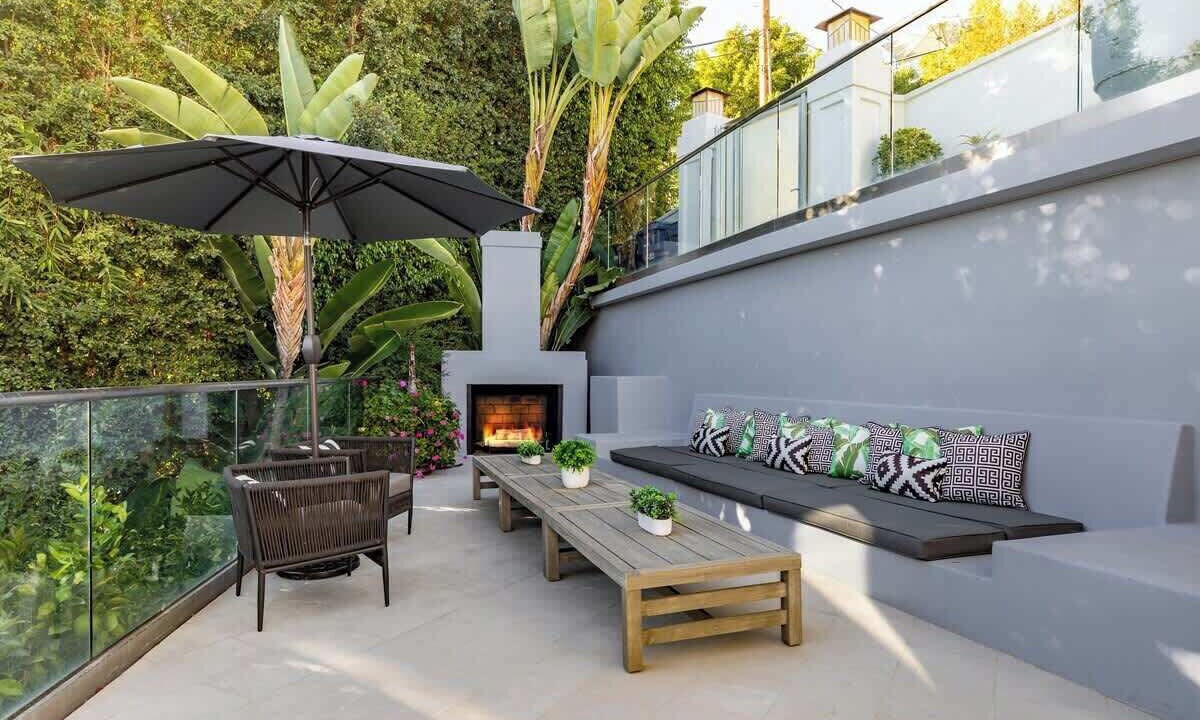 Photo of Outdoor in Hollywood Hills West