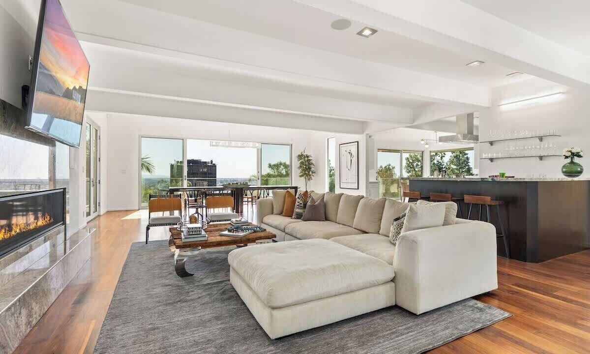 Photo of Livingroom in Hollywood Hills West