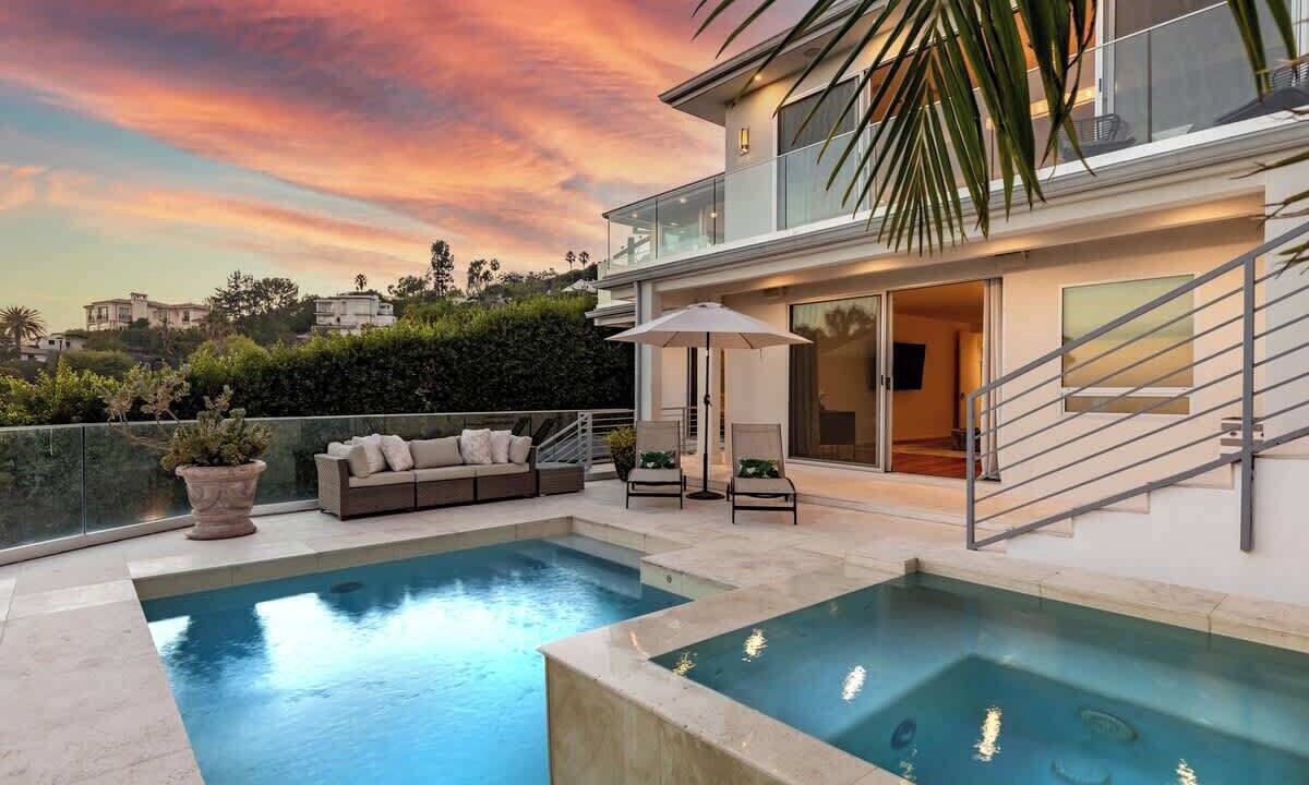 Photo of Others in Hollywood Hills West