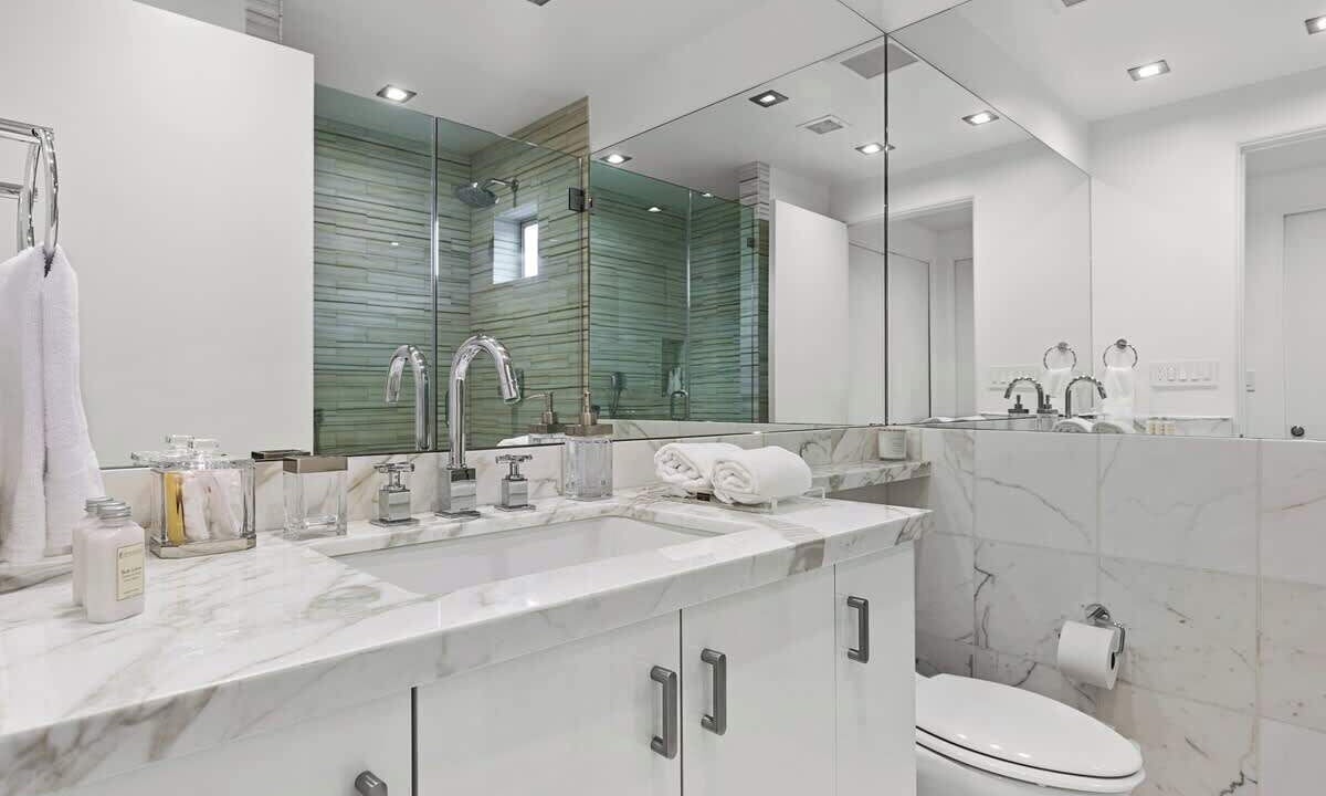 Photo of Bathroom in Hollywood Hills West