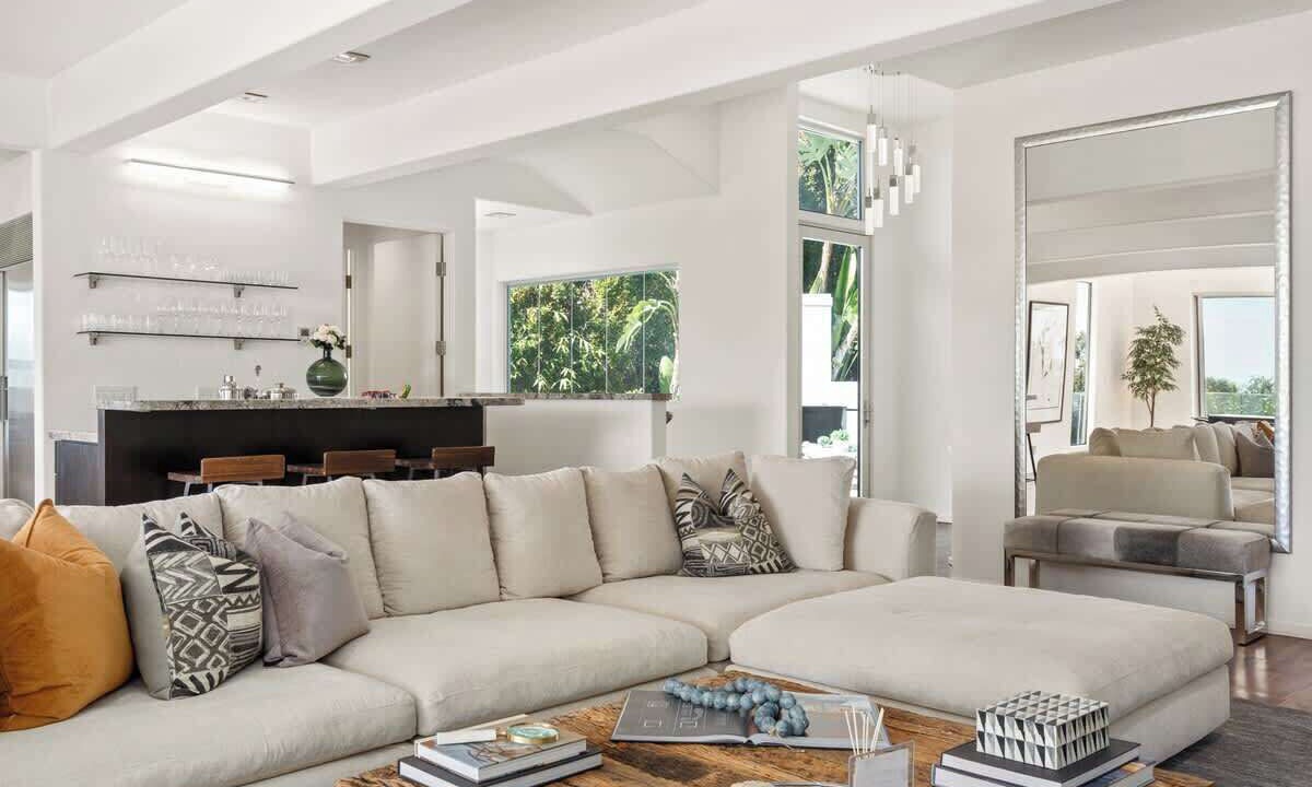 Photo of Livingroom in Hollywood Hills West
