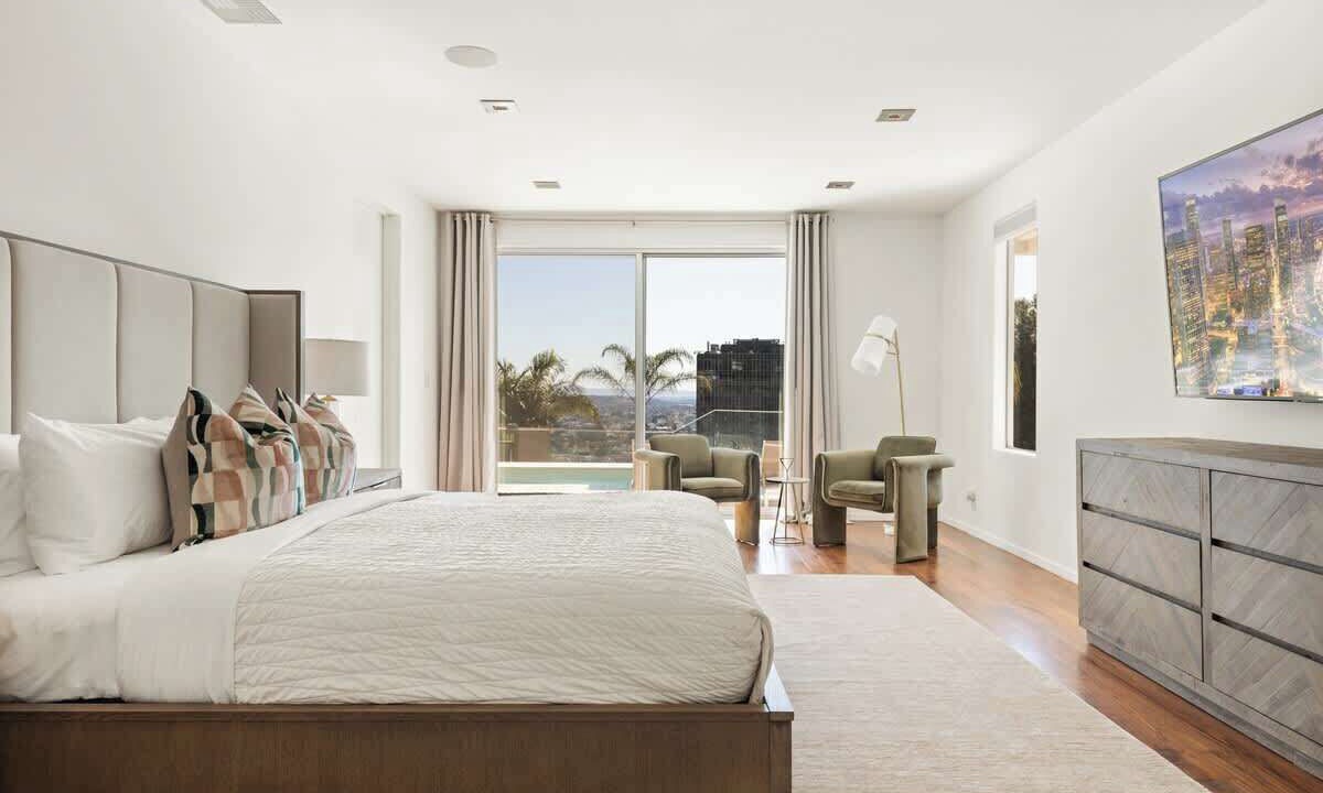 Photo of Bedroom in Hollywood Hills West