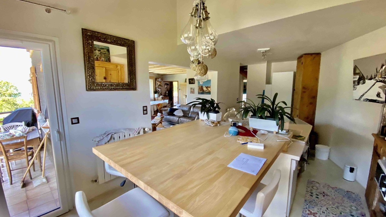 Photo of Others in Seez