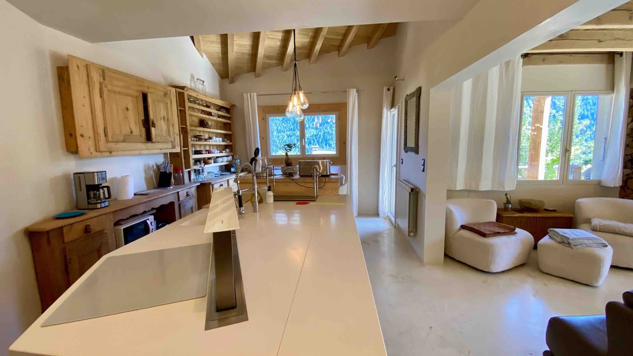 Photo of Others in Seez