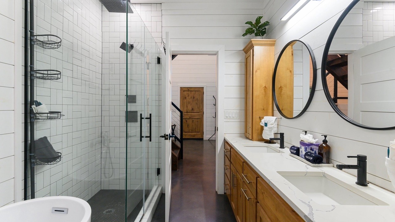 Photo of Bathroom in Broken Bow