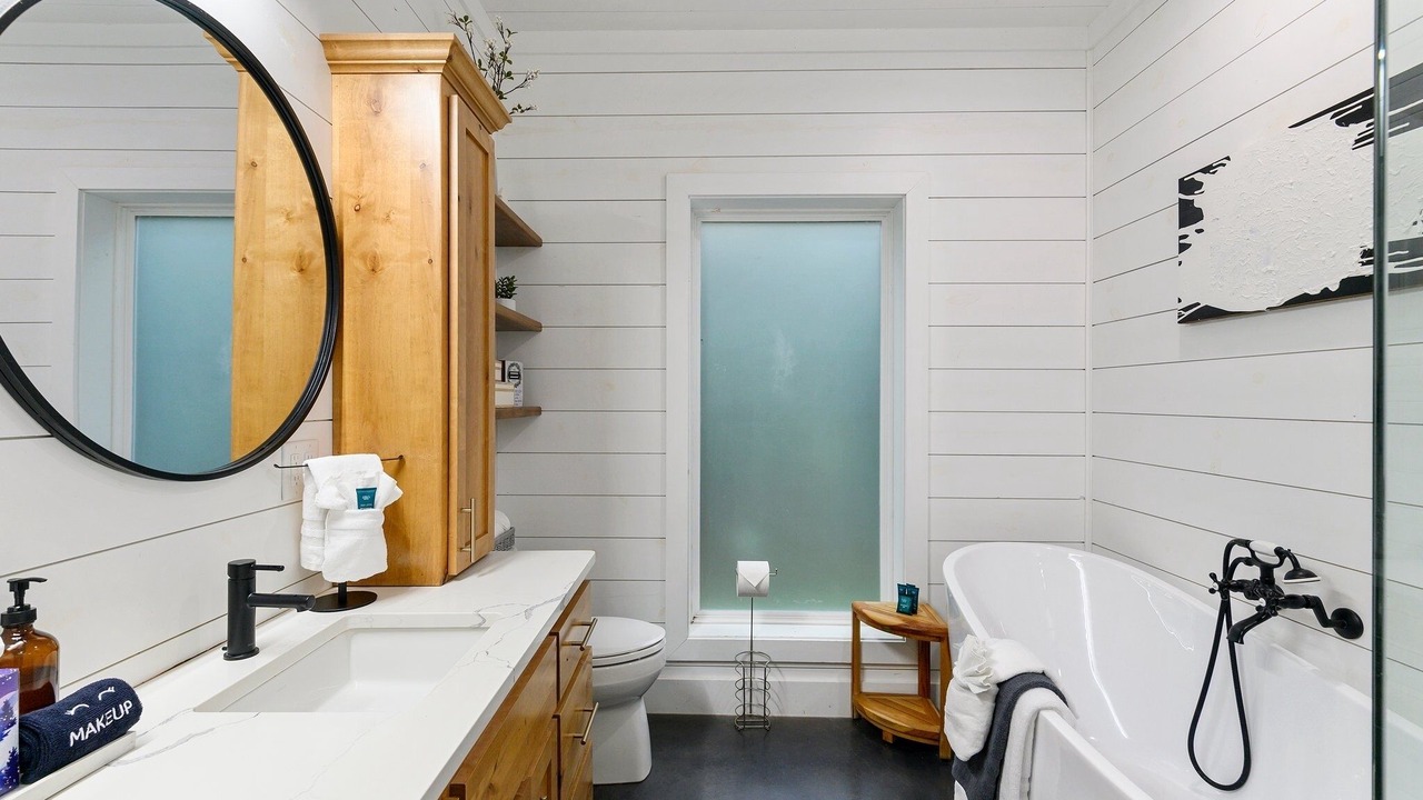Photo of Bathroom in Broken Bow