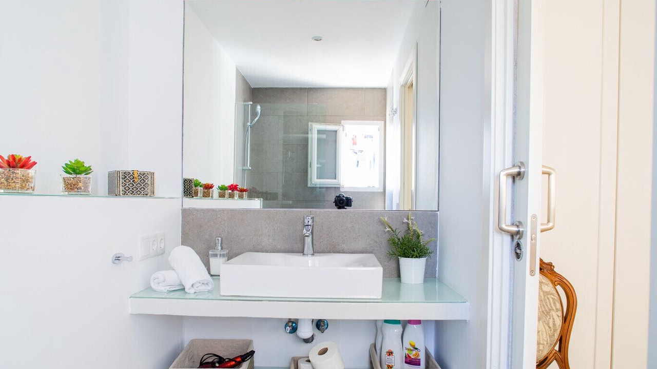 Photo of Bathroom in El Cabanyal