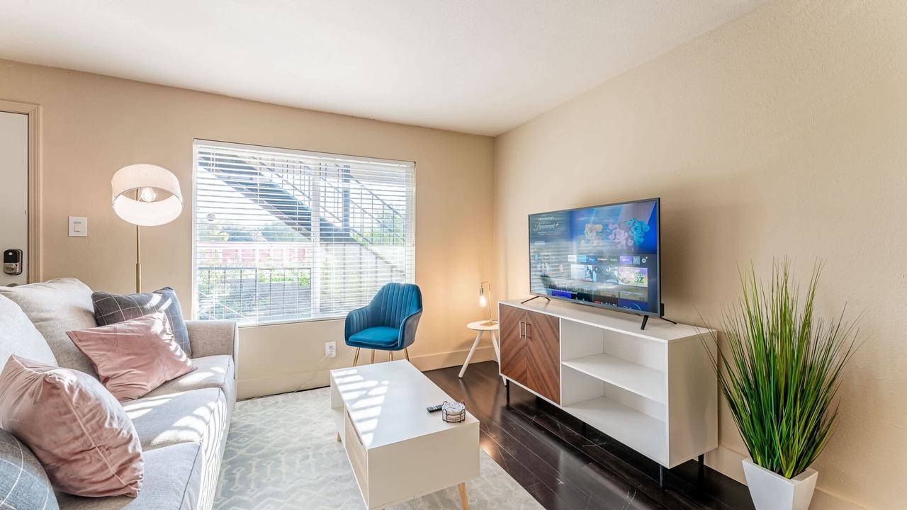 Photo of Livingroom in East Riverside - Oltorf