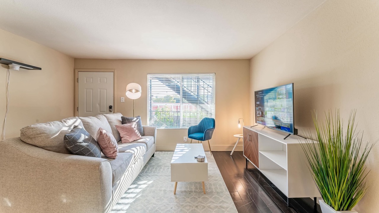 Photo of Livingroom in East Riverside - Oltorf