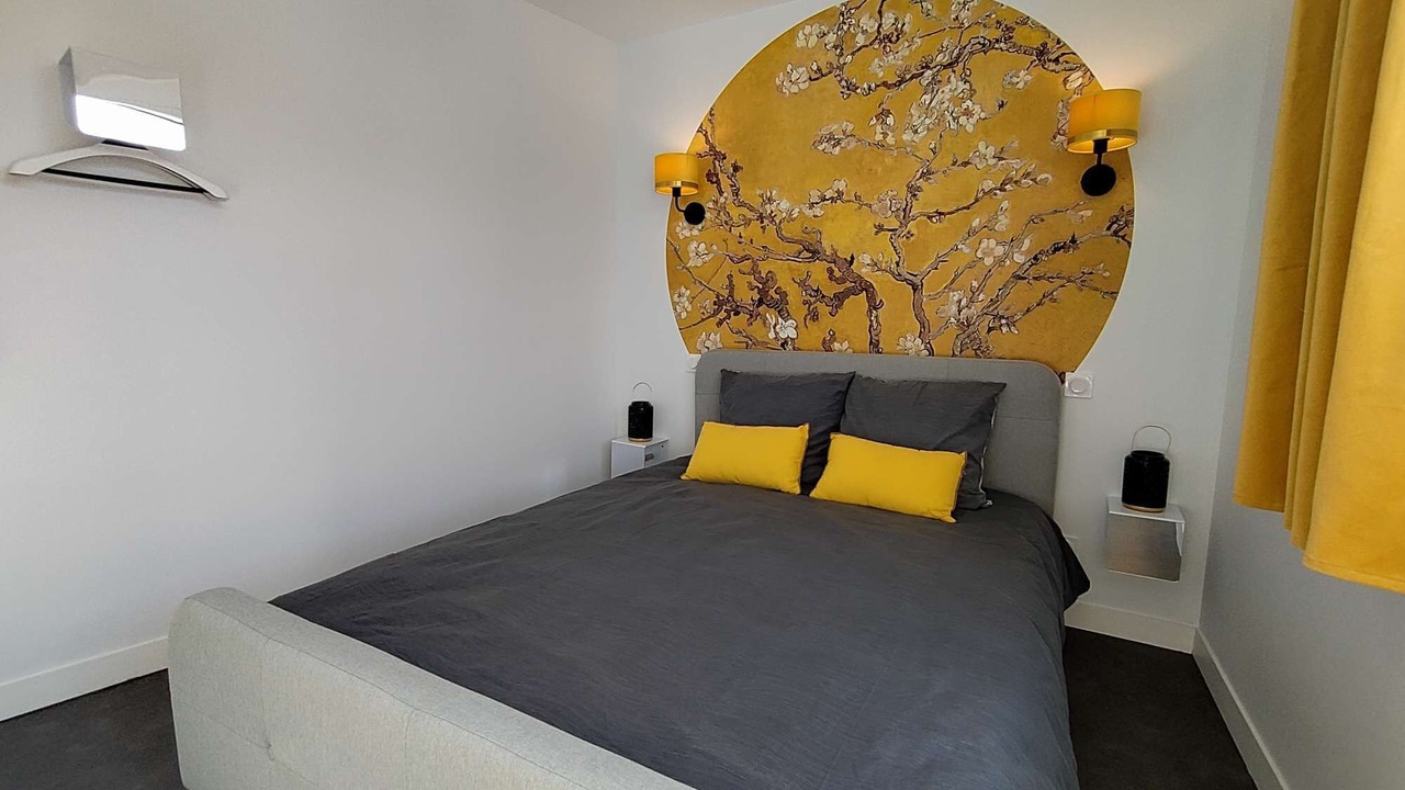 Photo of Bedroom in Laval