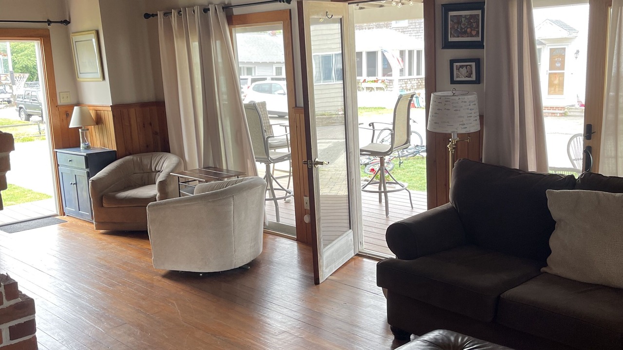 Photo of Livingroom in Ocean Bluff-Brant Rock