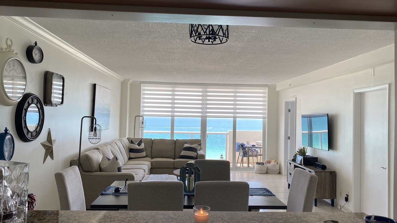 Photo of Livingroom in Mid Beach