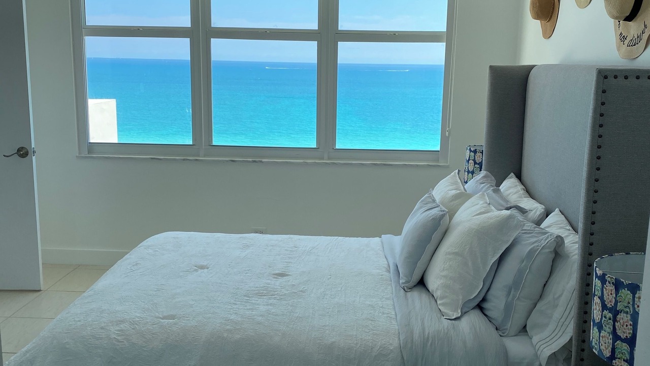 Photo of Bedroom in Mid Beach