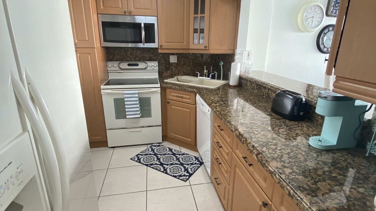 Photo of Kitchen in Mid Beach