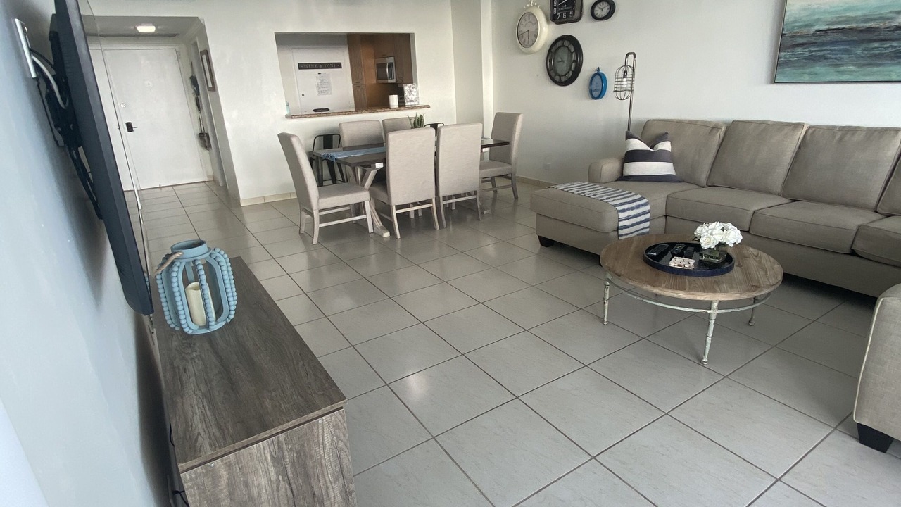 Photo of Livingroom in Mid Beach