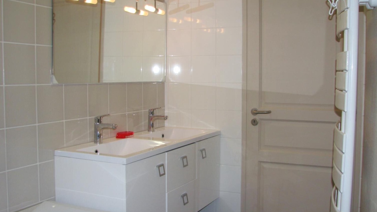 Photo of Bathroom in Puilly-et-Charbeaux