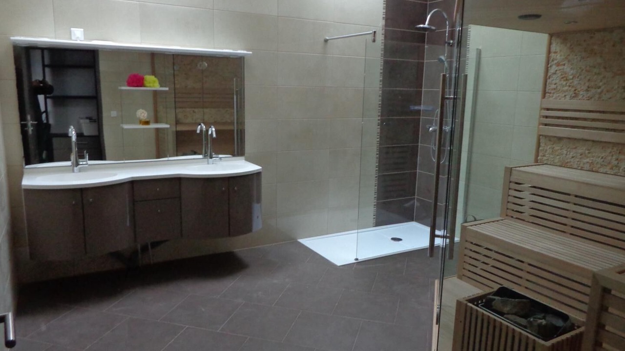 Photo of Bathroom in Puilly-et-Charbeaux