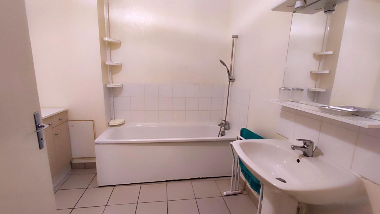 Photo of Bathroom in Douzy