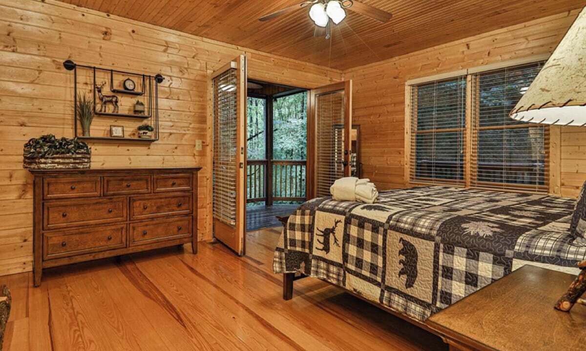 Photo of Bedroom in Walnut Mountain