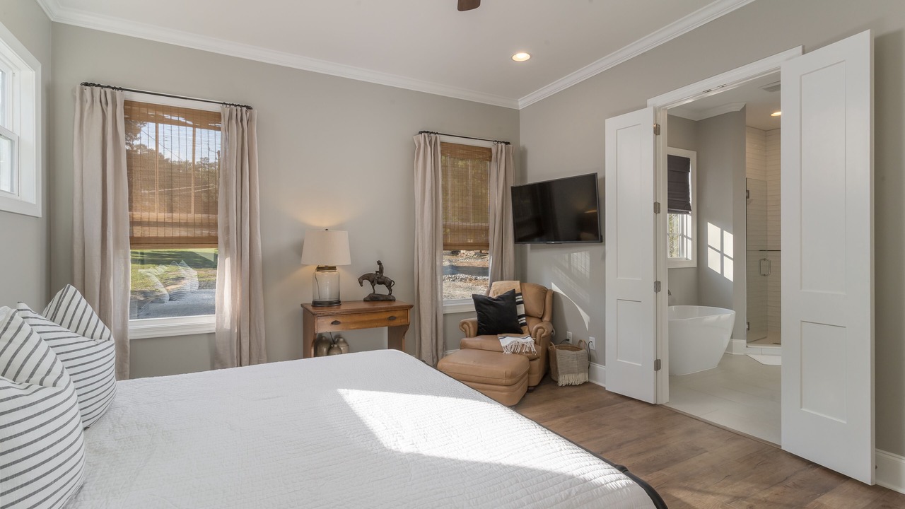 Photo of Bedroom in Northport