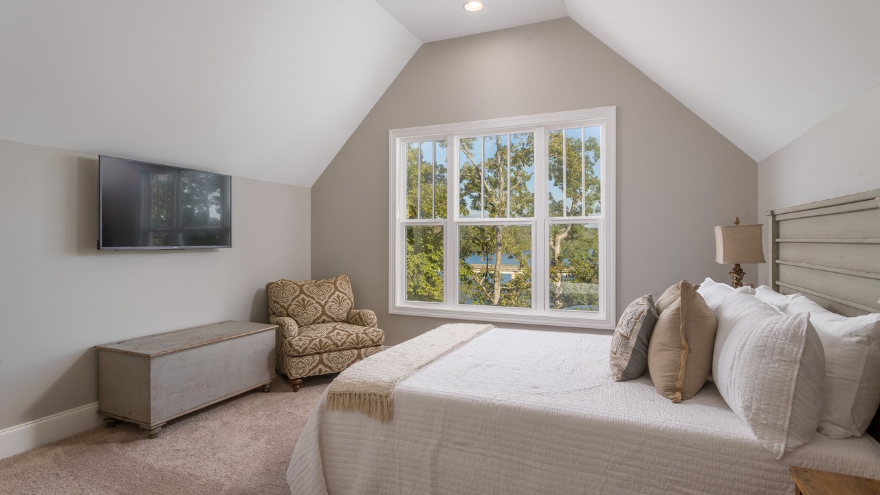 Photo of Bedroom in Northport