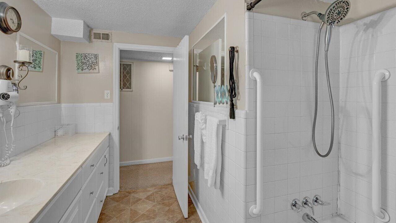 Photo of Bathroom in Cross-County