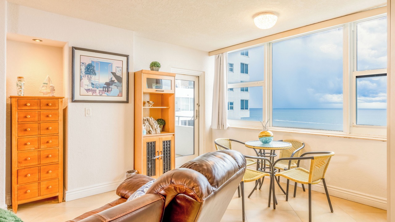 Photo of Livingroom in Galt Mile