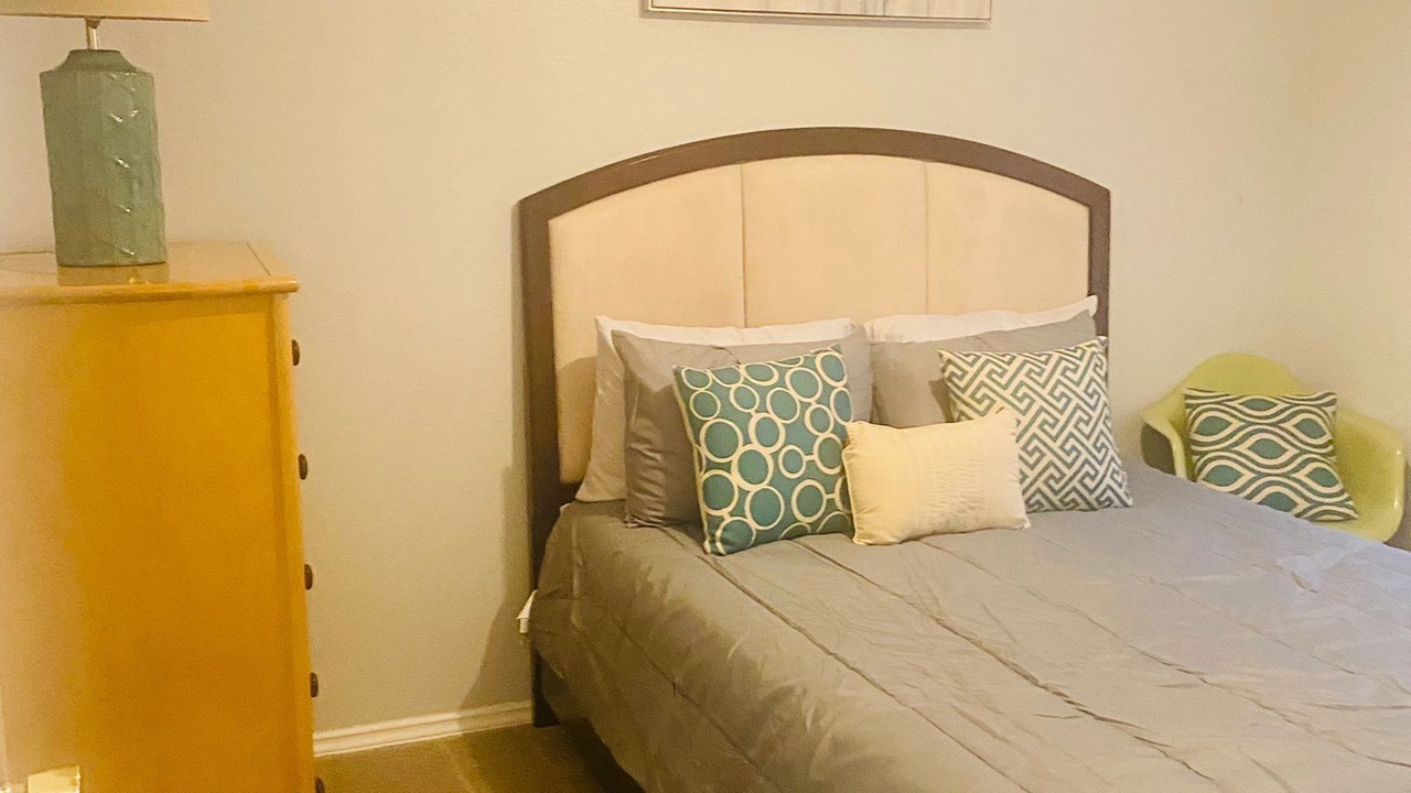 Photo of Bedroom in Glenn Heights