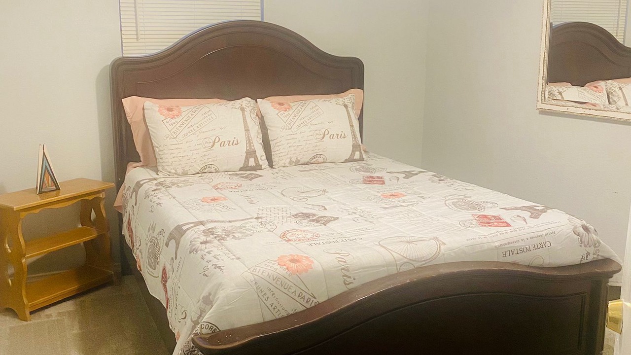 Photo of Bedroom in Glenn Heights