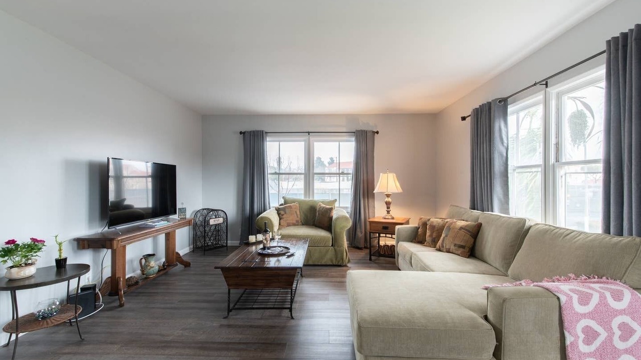 Photo of Livingroom in Circle Area