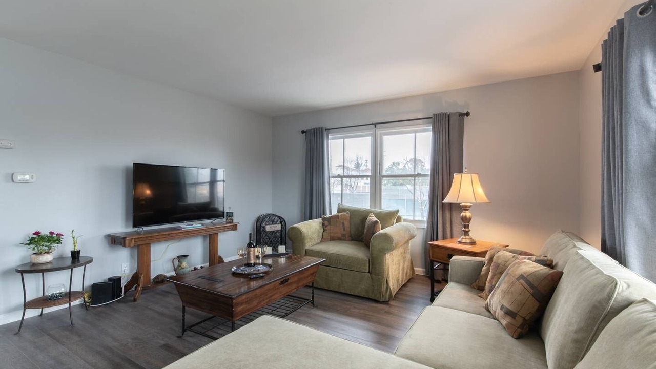 Photo of Livingroom in Circle Area