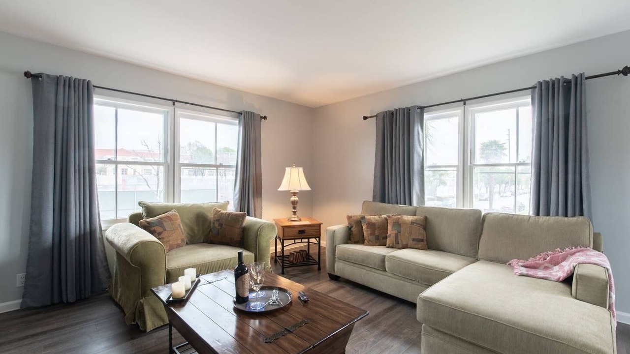 Photo of Livingroom in Circle Area