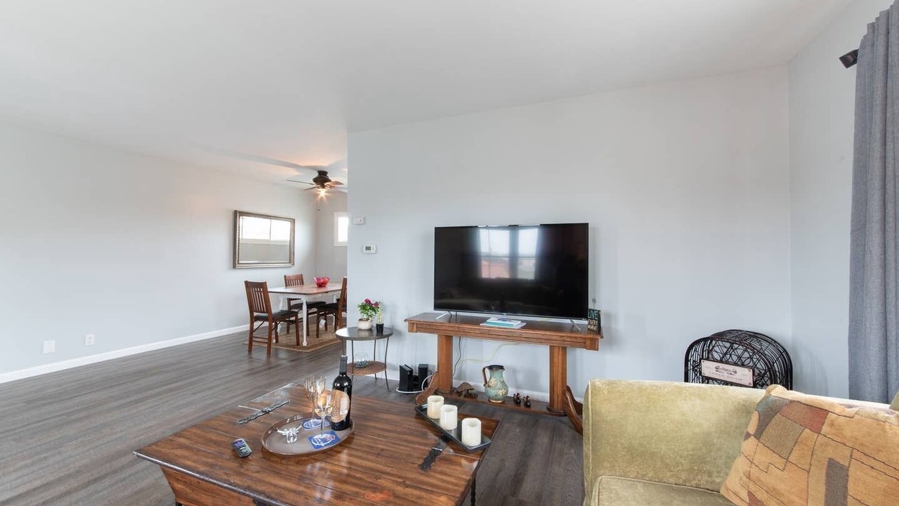 Photo of Livingroom in Circle Area