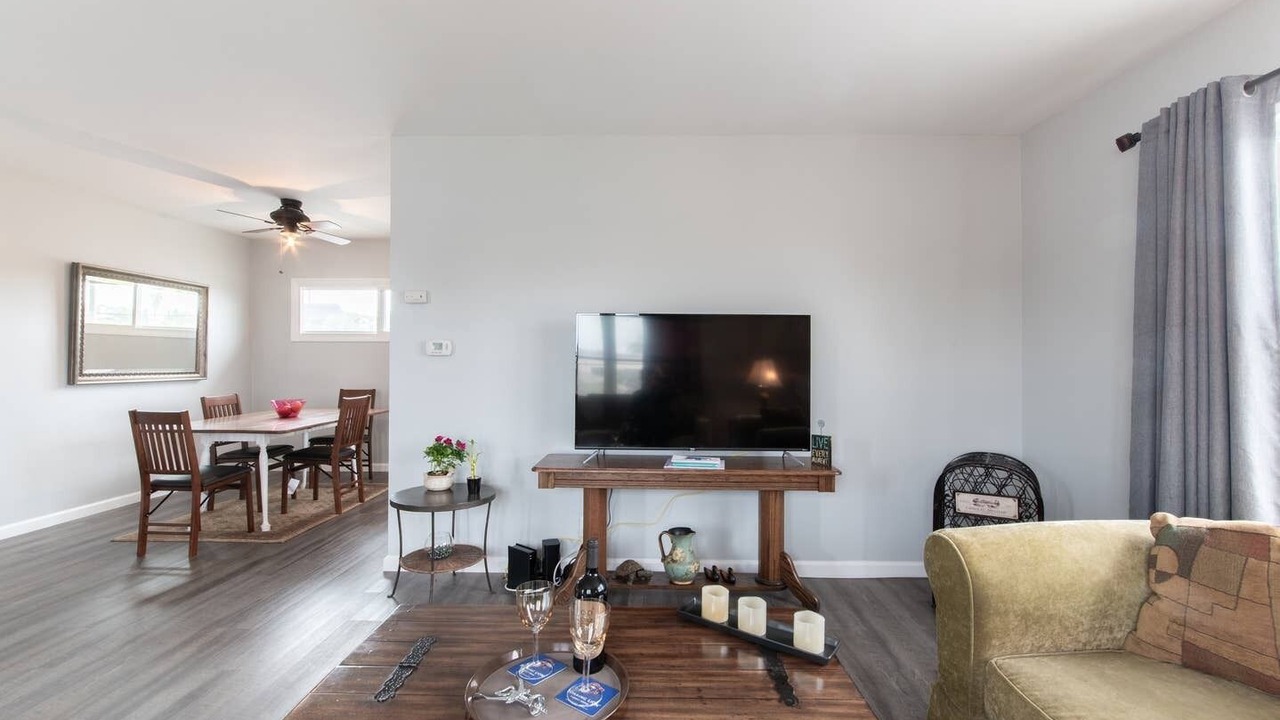 Photo of Livingroom in Circle Area
