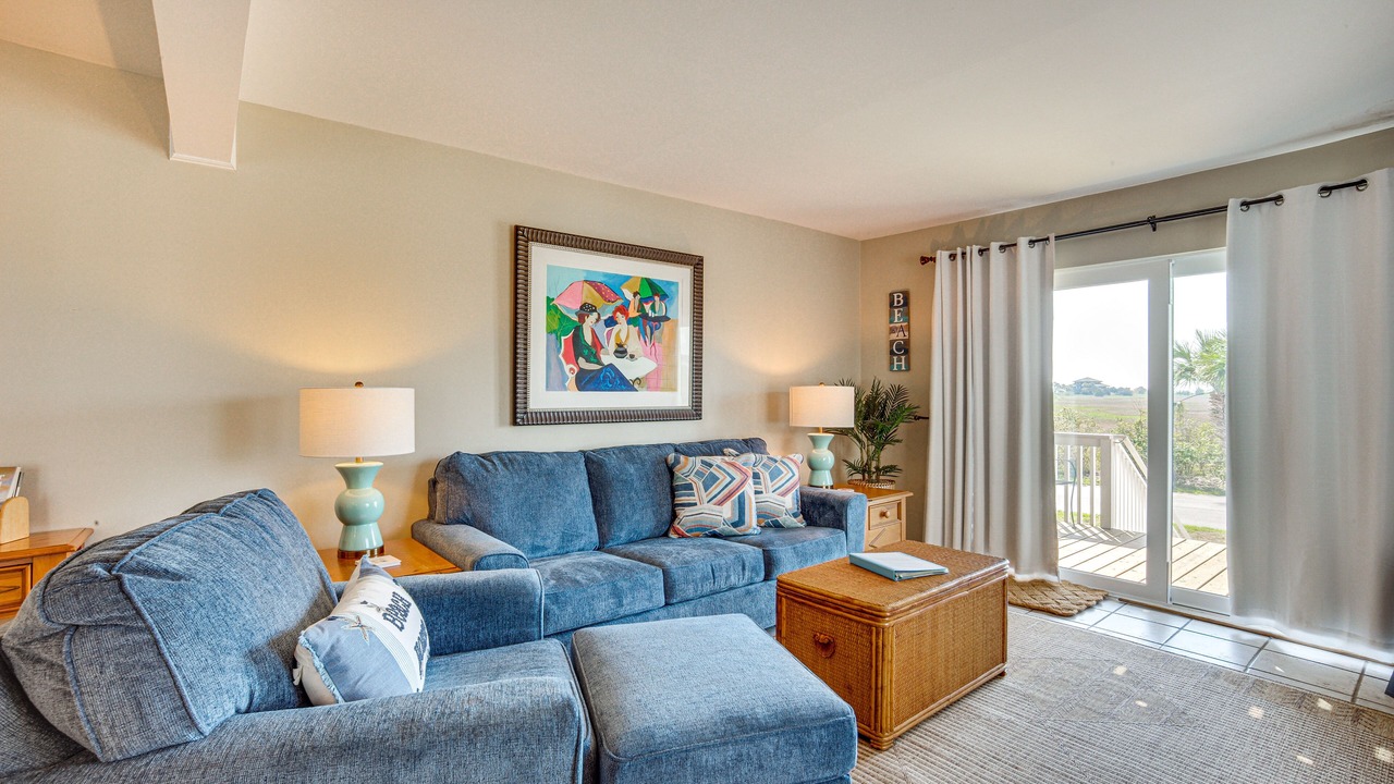 Photo of Livingroom in Oceanmarsh Subdivision
